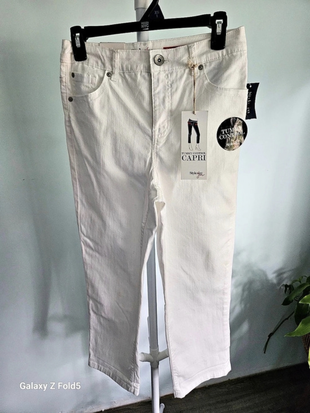 Style&co. Jeans Tommy Control Capri Pants in White Size 4 NWT